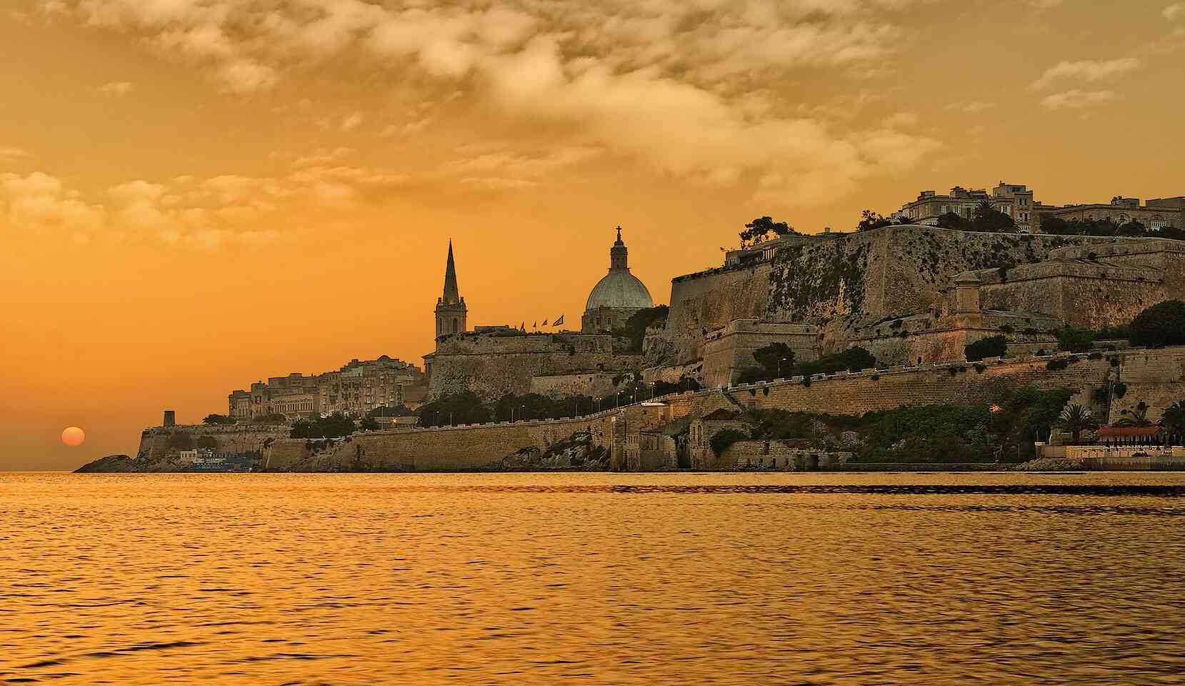 biggest cruise ship in malta